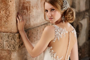 Bridal Trends 2018 by Brides By The Falls. Desktop Image